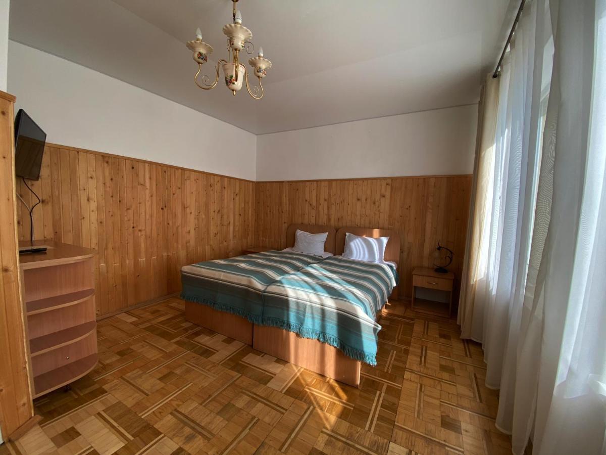Olena Resort Bryukhovychi Ngoại thất bức ảnh